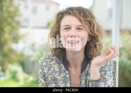 06 September 2018, Lower Saxony, Schwandorf: Actress Anna Maria Sturm gestures during an interview on the feature film 'Wackersdorf'. Sturm plays the role of her mother, who was then an anti-WAA activist. (on dpa-Korr 'Politdrama 'Wackersdorf': Resistance against nuclear waste plant' of 13.09.2018) Photo: Timm Schamberger/dpa Stock Photo