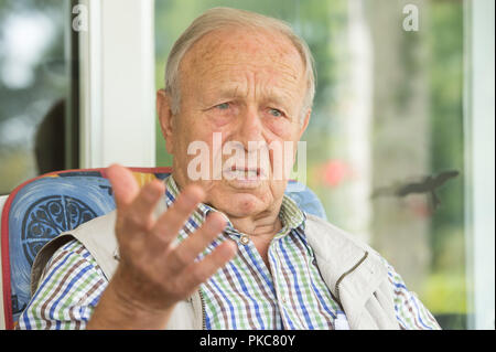 06 September 2018, Lower Saxony, Schwandorf: The former district administrator of the district of Schwandorf, Hans Schuierer (SPD), gestures during an interview on the feature film 'Wackersdorf'. (on dpa-Korr 'Politdrama 'Wackersdorf': Resistance against nuclear waste plant' of 13.09.2018) Photo: Timm Schamberger/dpa Stock Photo
