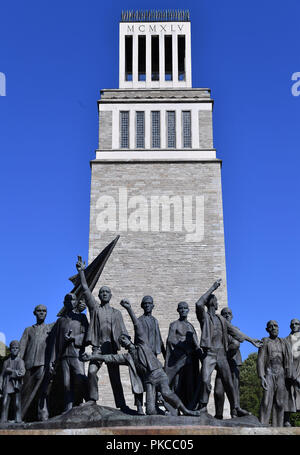 12 September 2018, Thuringia, Weimar: The sculpture of the Buchenwald prisoners by Fritz Cremer (1906-1993) can be seen in front of the bell tower. 60 years after the inauguration of the Buchenwald memorial not far from the former Nazi concentration camp near Weimar, the securing work on the plant has been completed. According to the Buchenwald and Mittelbau-Dora Memorials Foundation, around 2.7 million euros have been invested in the preservation of the building substance from federal and state funds since 2010. According to the foundation, the memorial is the largest in memory of Nazi crimes Stock Photo