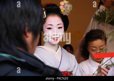 Japanese geishas in Gion, Kyoto Stock Photo