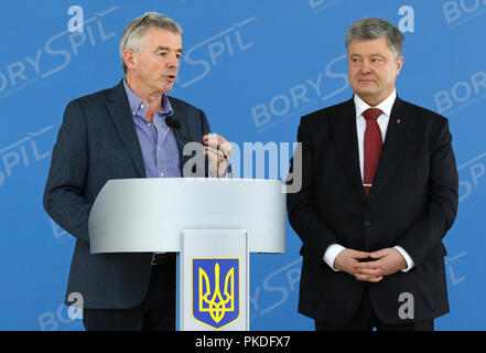 BORYSPIL, UKRAINE - MARCH 23, 2018: President of Ukraine Petro Poroshenko and Ryanair's CEO Michael O'Leary during Ryanair Press-conference dedicated  Stock Photo