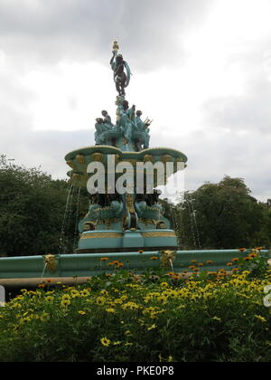 The newly renovated Ross Fountain in West Princes Street Gardens is a striking, turquoise and gold tourist attraction in the centre of Edinburgh. Stock Photo