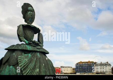 Bronze statue of Mrs Booth the shell lady of Margate; Margate, Thanet, Kent Stock Photo