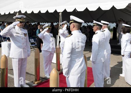 Sideboys, salute as the official party departs the Naval Medical Research Unit-Dayton,  at Wright-Patterson Air Force Base, Ohio, Aug. 3, 2018. Capt. Matthew Hebert, assumed command of NAMRU-Dayton from Capt. Rees Lee. Stock Photo