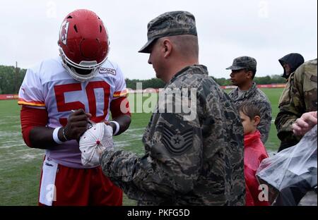 Service members meet with members of the Kansas City Chiefs football team  at the Chief's training camp in St. Joseph, Mo., Aug. 14, 2018. The Chiefs  hosted a military appreciation day on