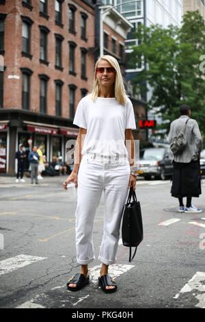 A chic showgoer posing on the street during New York Fashion Week - Sept 11, 2018 - Photo: Runway Manhattan ***For Editorial Use Only?*** | usage worldwide Stock Photo