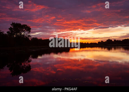 Barton-upon-Humber. 13th Sep 2018. UK Weather: A beautiful sunrise over the Lincolnshire Wildlife Trust's 'Far Ings National Nature Reserve' at Barton-upon-Humber, North Lincolnshire, UK. 13th September 2018. Credit: LEE BEEL/Alamy Live News Stock Photo