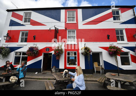 Saltash, Cornwall, UK. 13th Setpember 2018. UK Weather. There were clouds in the sky over the Union Inn at Saltash this lunchtime for lunchtime drinkers,   as the UK Government in London were in meetings finalising the information for the no deal outcome for Brexit. Credit: Simon Maycock/Alamy Live News Stock Photo
