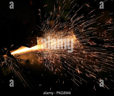 Davenport, Iowa, USA. 17th Jan, 2018. Sparks fly as metal is cut at Oertel Metal Works, that is celebrating 30 years in business in Davenport. Wednesday, Jan. 17, 2018. Credit: Jeff Cook/Quad-City Times/ZUMA Wire/Alamy Live News Stock Photo