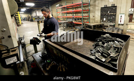 Davenport, Iowa, USA. 17th Jan, 2018. Logan Corrigan at work at Oertel. Wednesday, Jan. 17, 2018. Credit: Jeff Cook/Quad-City Times/ZUMA Wire/Alamy Live News Stock Photo