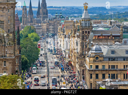 EDINBURGH SCOTLAND PRINCES STREET WITH PEOPLE SHOPPING AND MANY BUSES Stock Photo