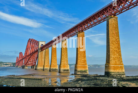 FORTH RAILWAY BRIDGE SCOTLAND OVER THE FIRTH AT LOW TIDE WITH EARLY MORNING SUNSHINE Stock Photo