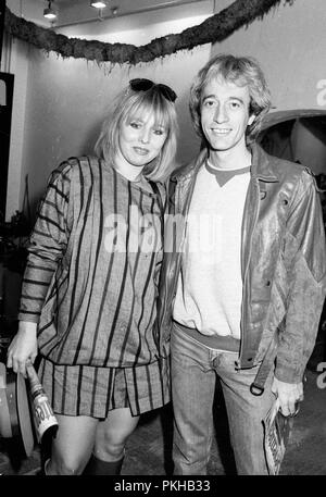 UK. *** Robin Gibb (62 Years old), singer with the legendary British band the Bee Gees, was in a coma in hospital Sunday after contracting pneumonia in his battle against cancer.*** Robin Gibb and his wife, Dwina. Circa 1980s. Ref: LMK11-33463TSTO-160412 Stoddart/Landmark/ MediaPunch Stock Photo