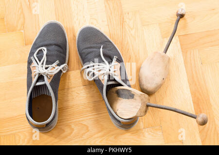 Shoe Stretcher for Wide Feet 2-way Shoe Stretcher Width and Length Sho