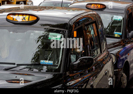 Black taxi cabs on Brompton Road in Knightsbridge, London England United Kingdom UK Stock Photo