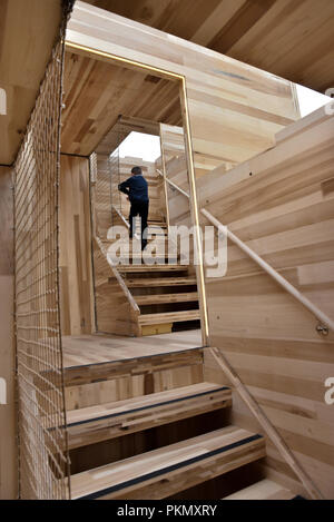 V&A, South Kensington, London, UK. 14th September 2018. London Design Festival. Waugh Thistleton Architects and Arup have collaborated with the American Hardwood Export Council to create MultiPly, an interactive modular maze-like installation in The Sackler Courtyard at the V&A. Credit: Matthew Chattle/Alamy Live News Stock Photo