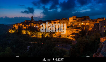 Panoramic sight of Pitigliano in the evening. Province of Grosseto, Tuscany, Italy. Stock Photo