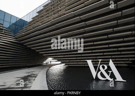 Exterior view of the new V & A design museum on the Dundee waterfront, Dundee, Scotland. Stock Photo