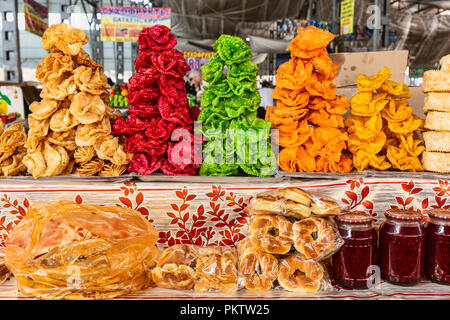 Shops in the famous Osh Bazaar in Bishkek, Kyrgyzstan Stock Photo