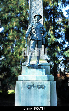 Statue of World War One British Soldier on the Cenotaph on Burnham village green, Berkshire, England. Stock Photo