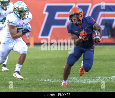 Chicago, USA. 15th September 2018. Illinois Fighting Illini running back Reggie Corbin (2) eludes the USF defense during NCAA football game action between the University of Illinois Fighting Illini vs the University of South Florida Bulls at Soldier Field in Chicago, IL Credit: Cal Sport Media/Alamy Live News Stock Photo