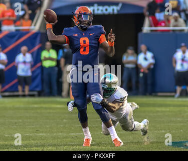 Chicago, USA. 15th September 2018. Illinois Fighting Illini quarterback M.J. Rivers II (8) throws a pass while shedding a defender during NCAA football game action between the University of Illinois Fighting Illini vs the University of South Florida Bulls at Soldier Field in Chicago, IL Credit: Cal Sport Media/Alamy Live News Stock Photo