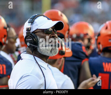 Chicago, USA. 15th September 2018. University of Illinois Lovie Smith checks the scoreboard during NCAA football game action between the University of Illinois Fighting Illini vs the University of South Florida Bulls at Soldier Field in Chicago, IL Credit: Cal Sport Media/Alamy Live News Stock Photo