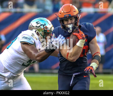 Chicago, USA. 15th September 2018. Illinois Fighting Illini running back Mike Epstein (26) braces for a tackle during NCAA football game action between the University of Illinois Fighting Illini vs the University of South Florida Bulls at Soldier Field in Chicago, IL Credit: Cal Sport Media/Alamy Live News Stock Photo