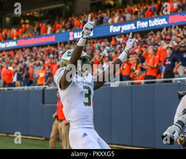 Chicago, USA. 15th September 2018. South Florida Bulls wide receiver Darnell Salomon (3) celebrates a second half touchdown during NCAA football game action between the University of Illinois Fighting Illini vs the University of South Florida Bulls at Soldier Field in Chicago, IL Credit: Cal Sport Media/Alamy Live News Stock Photo