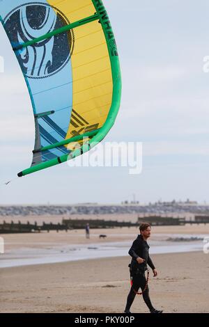 Camber, East Sussex, UK. 16th Sep, 2018. UK Weather: Breezy conditions in Camber, East Sussex ideal conditions for these kite-surfers as they take to the waves in great numbers. © Paul Lawrenson 2018, Photo Credit: Paul Lawrenson / Alamy Live News Stock Photo