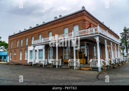 Historic Shaniko Hotel Building in the pioneer ghost town of Shaniko, Central Oregon, USA. Stock Photo