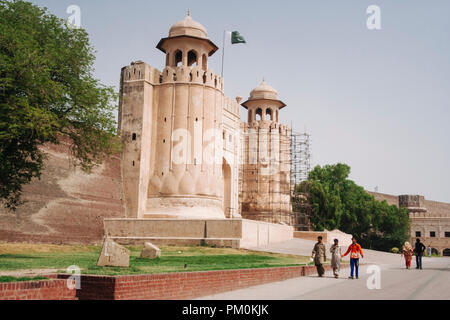Lahore, Punjab, Pakistan, South Asia : People walk past the colossal Alamgiri Gate of the Shahi Qila or Lahore Fort, built in 1674 during the reign of Stock Photo
