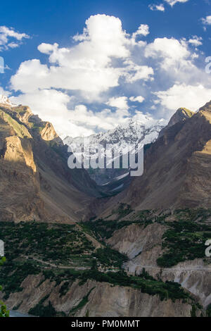 Karimabad, Hunza Valley, Gilgit-Baltistan, Pakistan : Sunrise over the Karakoram range and Hunza Valley in far north Pakistan, bordering with the Wakh Stock Photo