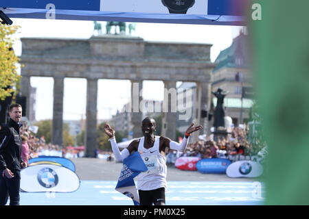 Berlin, Germany. 16 September 2018.  Eliud Kipchoge at the finish line. He has secured the victory in Berlin in a new record time. With 2:01:39 hours Kipchoge wins the 45th BMW Berlin Marathon. Kenya's Amos Kipruto wins the second place and Wilson Kipsang from Kenya wins the third place. Credit: SAO Struck/Alamy Live News Stock Photo