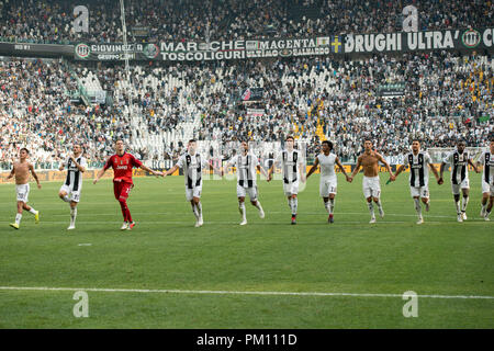 Turin, Italy. 16th Sep, 2018. The Juventus team celebrate the victory in  the Serie A football match between Juventus FC and US Sassuolo at Allianz Stadium on 16 september, 2018 in Turin, Italy. Credit: Antonio Polia/Alamy Live News Stock Photo