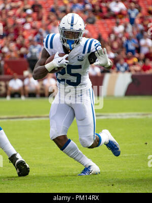 Maryland, USA. 16th Sep, 2018. Indianapolis Colts running back Marlon Mack (25) carries the ball early in the first quarter against the Washington Redskins at FedEx Field in Landover, Maryland on Sunday, September 16, 2018. Credit: Ron Sachs/CNP | usage worldwide Credit: dpa picture alliance/Alamy Live News Stock Photo