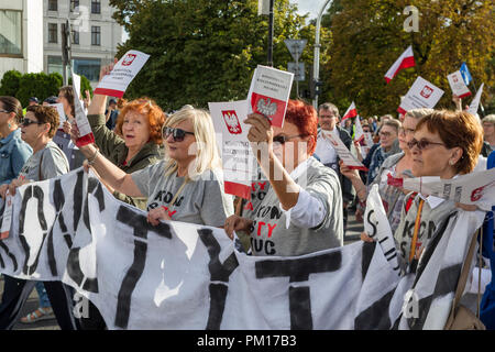 Warsaw, Poland. 16th September 2018. Another anti-government protest in defense of the law in Poland. Credit: Slawomir Kowalewski/Alamy Live News Stock Photo