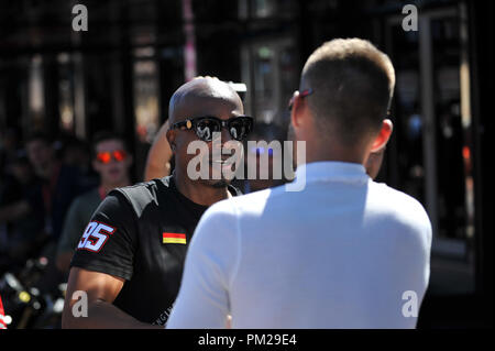 Sonoma, California, USA. 16th Sep, 2018. MC Hammer meets fans before the Indycar Grand Prix of Sonoma. Credit: Scott Beley/ZUMA Wire/Alamy Live News Stock Photo