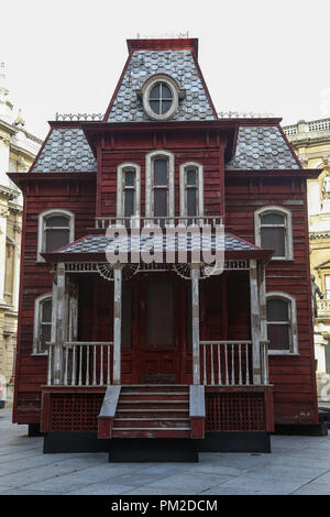 Royal Academy of Arts. London. UK. 17 Sept 2018 - Transitional Object (Psychobarn) a 30 feet (10m), made from the components of a dismantled traditional American red barn and based on the house seen in Alfred Hitchcock’s film Psycho (1960) on display at the Royal Academy of Arts’ courtyard from 18 September 2018 – March 2019.  Credit: Dinendra Haria/Alamy Live News Stock Photo