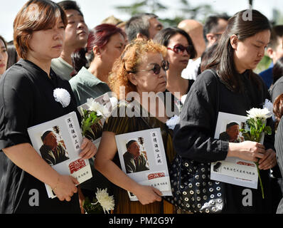 Beijing, China. 17th Sep, 2018. Mourners attend the farewell ceremony of performing artist Zhu Xu (1930-2018) at the Babaoshan Funeral Parlour in Beijing, capital of China, Sept. 17, 2018. Credit: Li He/Xinhua/Alamy Live News Stock Photo