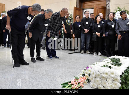 Beijing, China. 17th Sep, 2018. Mourners attend the farewell ceremony of performing artist Zhu Xu (1930-2018) at the Babaoshan Funeral Parlour in Beijing, capital of China, Sept. 17, 2018. Credit: Li He/Xinhua/Alamy Live News Stock Photo