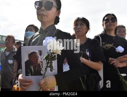 Beijing, China. 17th Sep, 2018. Mourners attend the farewell ceremony of performing artist Zhu Xu (1930-2018) at the Babaoshan Funeral Parlour in Beijing, capital of China, Sept. 17, 2018. Credit: Luo Xiaoguang/Xinhua/Alamy Live News Stock Photo