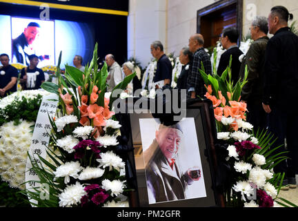 Beijing, China. 17th Sep, 2018. Mourners attend the farewell ceremony of performing artist Zhu Xu (1930-2018) at the Babaoshan Funeral Parlour in Beijing, capital of China, Sept. 17, 2018. Credit: Luo Xiaoguang/Xinhua/Alamy Live News Stock Photo