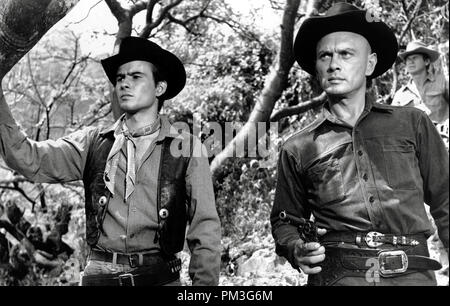 Horst Buchholz and Yul Brynner, 'The Magnificent Seven' 1960 MGM/UA File Reference # 30732 461THA Stock Photo