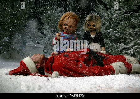 Film Still from 'Seed of Chucky' Jason Flemyng, Chucky, Tiffany Photo Credit: Rolf Konow © 2004 Rogue Pictures  File Reference # 30735805THA  For Editorial Use Only -  All Rights Reserved Stock Photo