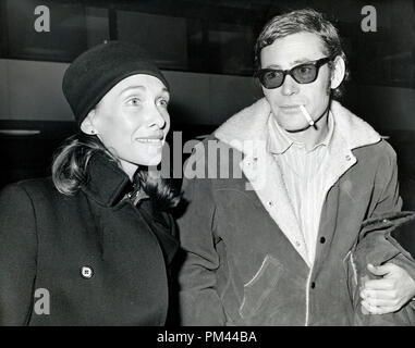 Peter O'Toole and wife Sian Phillips, December1969. File Reference #1020 001THA © JRC /The Hollywood Archive - All Rights Reserved. Stock Photo