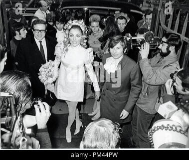 Sharon Tate and Roman Polanski on their wedding day, January 20,1968. File Reference #1027 004THA © JRC /The Hollywood Archive - All Rights Reserved. Stock Photo