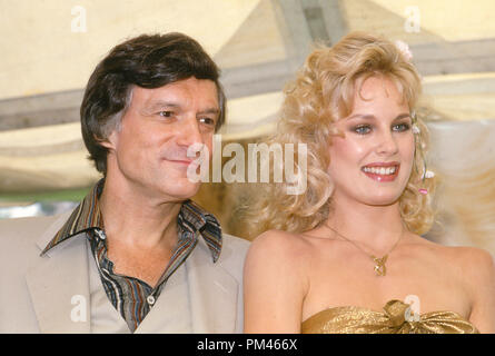 Hugh Hefner awards Dorothy Stratten Playboy Playmate of the Year,1979. File Reference #1060 005THA © JRC /The Hollywood Archive - All Rights Reserved. Stock Photo