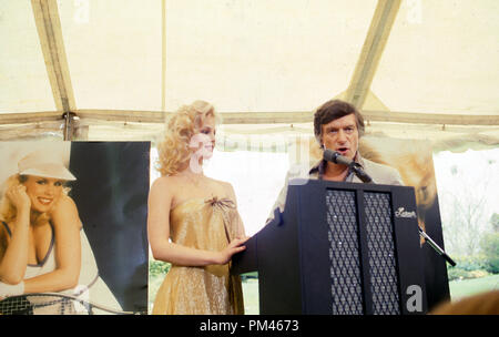 Hugh Hefner awards Dorothy Stratten Playboy Playmate of the Year,1979. File Reference #1060 008THA © JRC /The Hollywood Archive - All Rights Reserved. Stock Photo