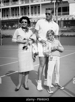 Charlton Heston with wife Lydia and son Fraser, circa 1962. File Reference #1070 007THA © JRC /The Hollywood Archive - All Rights Reserved. Stock Photo